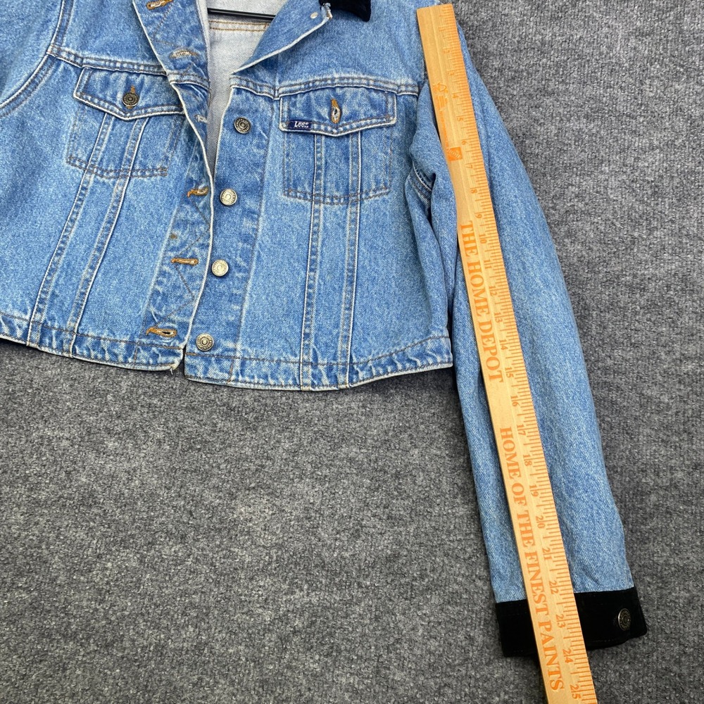 Vintage Lee Cropped Denim Jacket Womens Medium Light Wash Velvet Collar USA Made - Picture 9 of 14